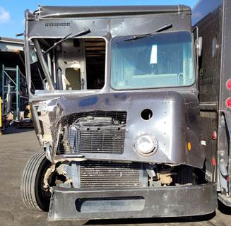 Freightliner MT45 Salvage Truck