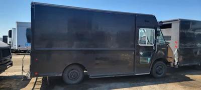 Freightliner MT45 Salvage Truck