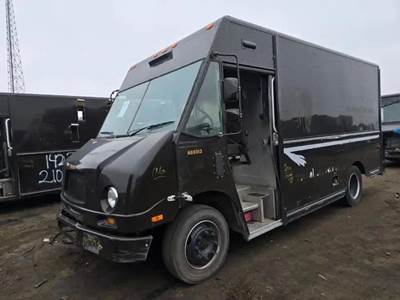 Freightliner MT45 Salvage Truck