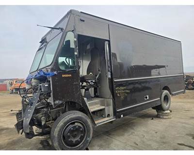 Freightliner MT45 Salvage Truck