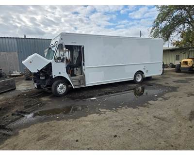 Freightliner MT55 Salvage Truck