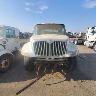 International 4200 Salvage Truck