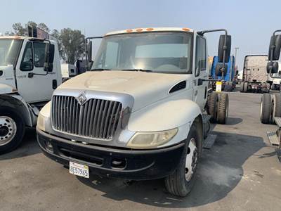 International 4200 Salvage Truck