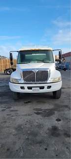 International 4200 Salvage Truck