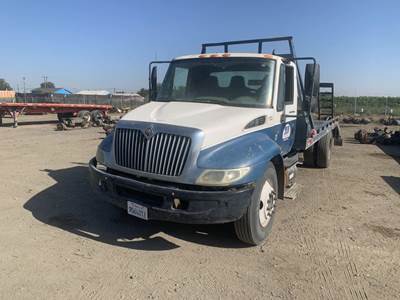International 4300 Salvage Truck