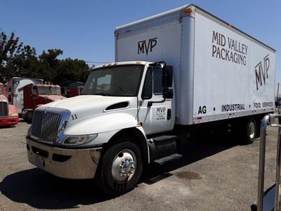 International 4300 Salvage Truck
