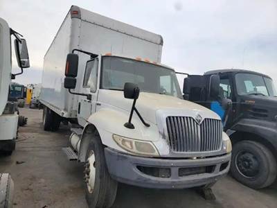International 4300 Salvage Truck