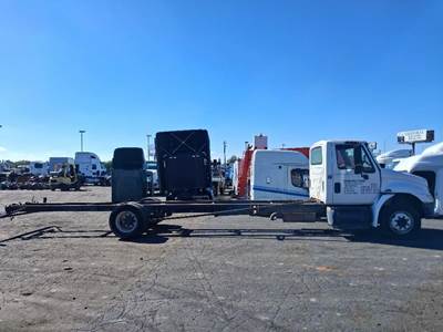 International 4300 Salvage Truck