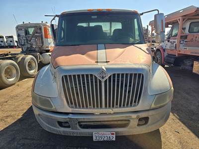 International 4300 Salvage Truck