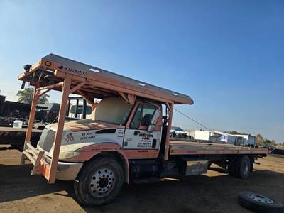 International 4300 Salvage Truck