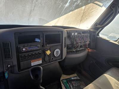 International 4300 Salvage Truck