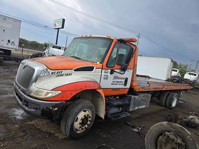 International 4300 Salvage Truck