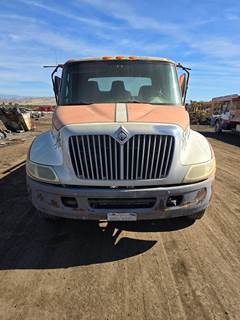 International 4300 Salvage Truck
