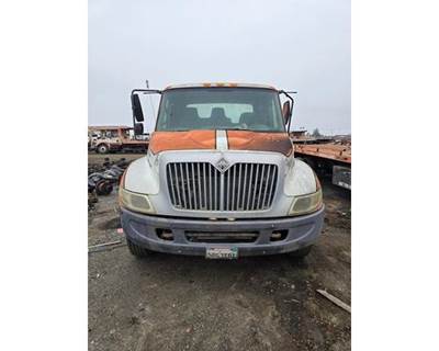 International 4300 Salvage Truck
