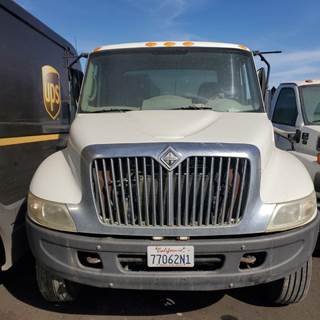 International 4400 Salvage Truck