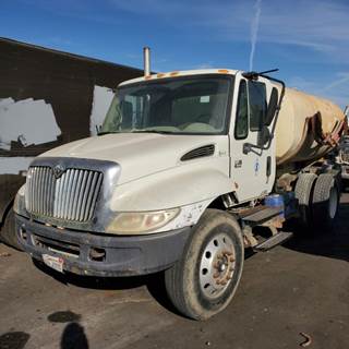 International 4400 Salvage Truck