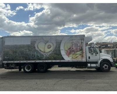 International 4400 Salvage Truck