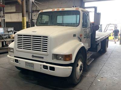 International 4700 Salvage Truck