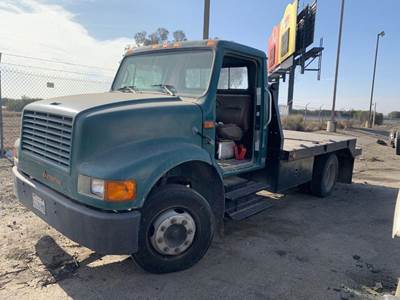 International 4700 Salvage Truck