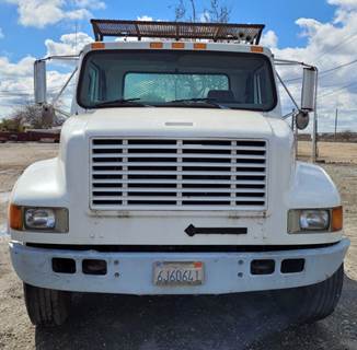 International 4700 Salvage Truck