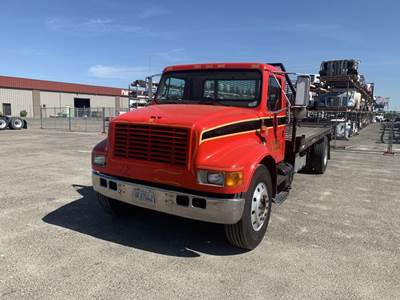 International 4900 Salvage Truck
