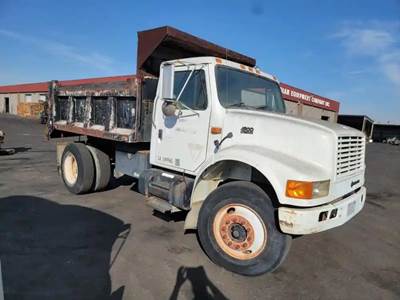 International 4900 Salvage Truck