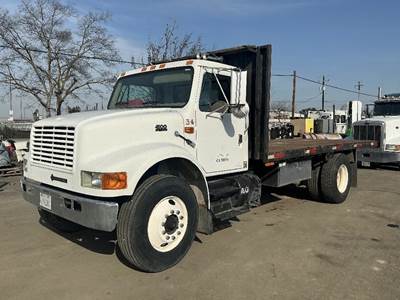 International 4900 Salvage Truck