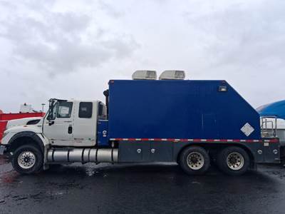 International 7600 Salvage Truck