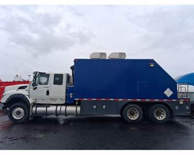 International 7600 Salvage Truck