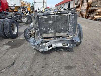 International 9200i Salvage Truck