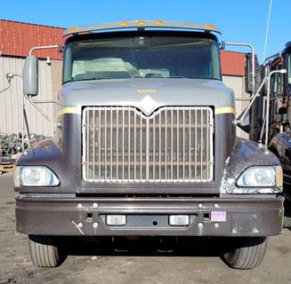 International 9200i Salvage Truck