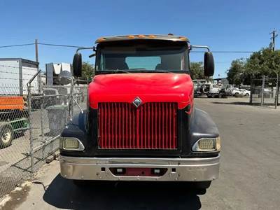 International 9200i Salvage Truck