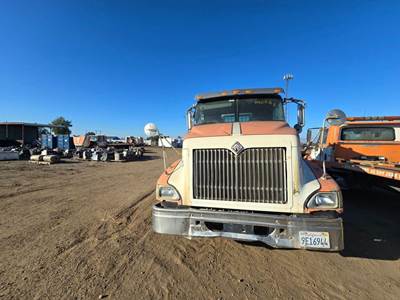 International 9200i Salvage Truck