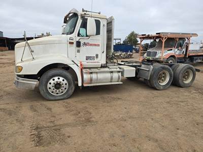International 9200i Salvage Truck