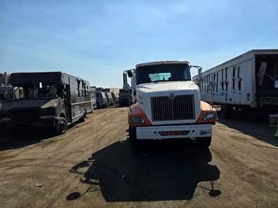 International 9400i Salvage Truck