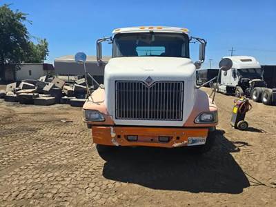 International 9400i Salvage Truck