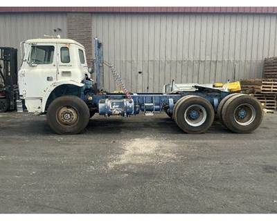 International CO-1850B Salvage Truck