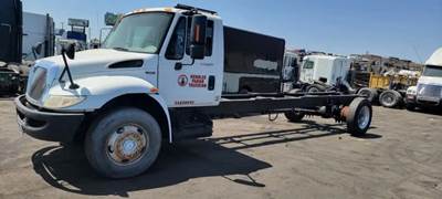 International DuraStar 4300 Salvage Truck