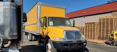 International DuraStar 4300 Salvage Truck