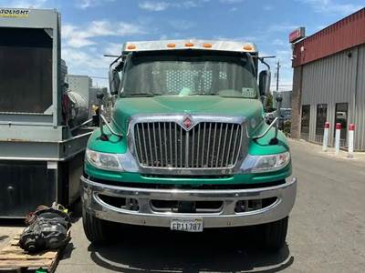 International DuraStar 4400 Salvage Truck
