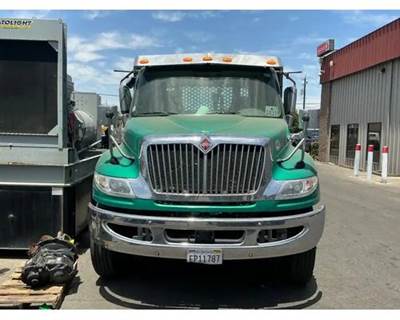 International DuraStar 4400 Salvage Truck