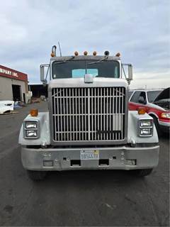 International F9370 Salvage Truck