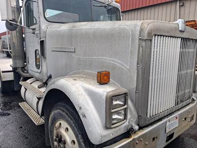 International F9370 Salvage Truck