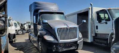 International LT625 Salvage Truck