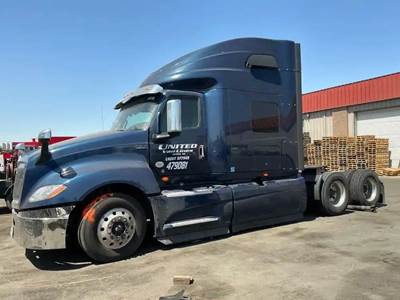 International LT625 Salvage Truck