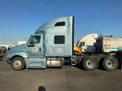 International LT625 Salvage Truck