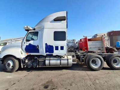 International LT625 Salvage Truck