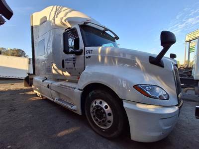 International LT625 Salvage Truck