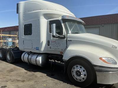 International LT625 Salvage Truck