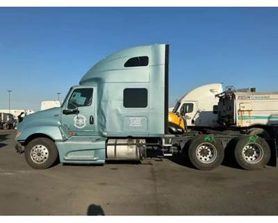 International LT625 Salvage Truck